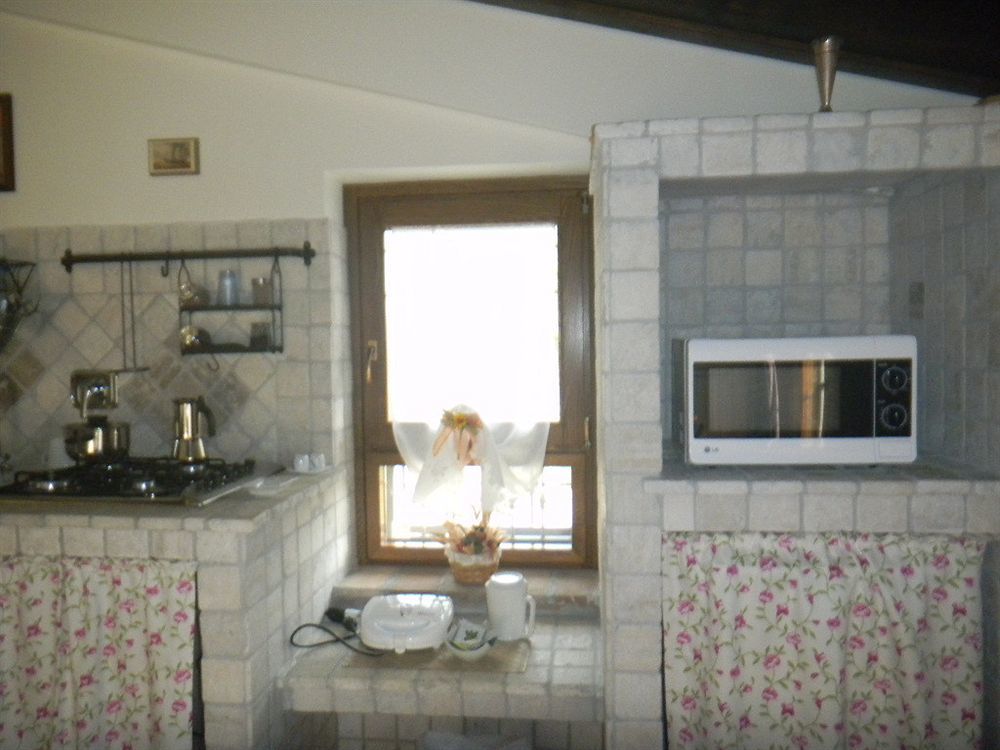 Aparthotel Il Casale Delle Ginestre à Castel San Pietro Romano Extérieur photo